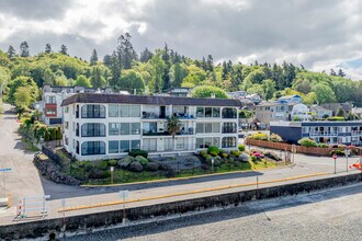 702 S 281st St in Des Moines, WA - Foto de edificio - Building Photo