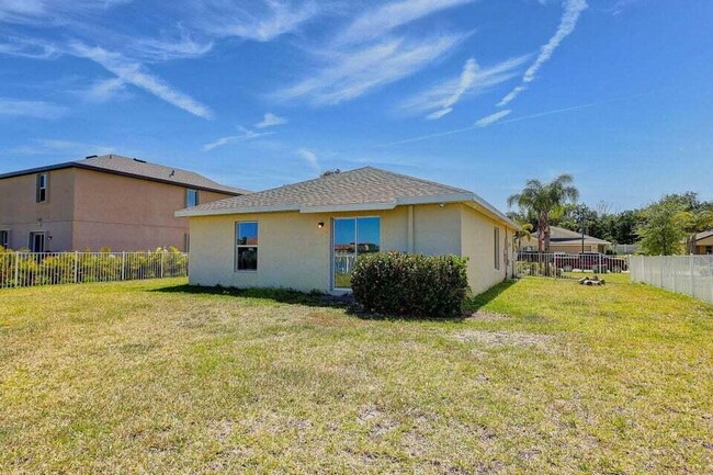 905 Bent Creek Dr in Fort Pierce, FL - Building Photo - Building Photo