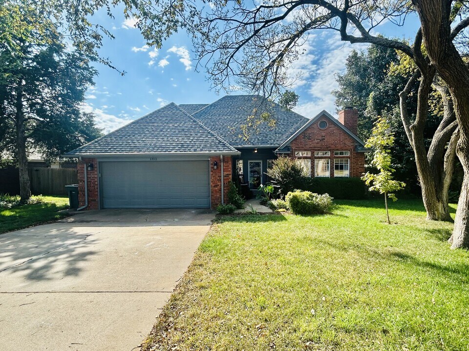 1312 Concord Ln in Edmond, OK - Building Photo