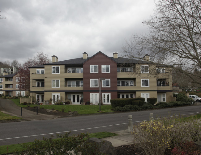 Heron Pointe Apartments in Portland, OR - Foto de edificio - Building Photo