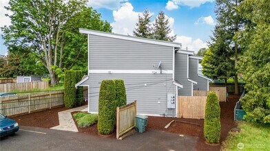 5863 Cedar Street, Unit 101 in Ferndale, WA - Building Photo - Building Photo