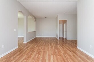 7817 Monarch Garden Cir in Apollo Beach, FL - Building Photo - Building Photo