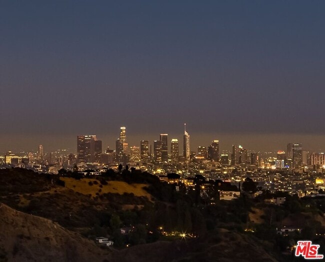 3306 Deronda Dr in Los Angeles, CA - Building Photo - Building Photo