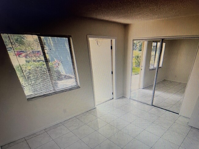 2828 Tennis Club Dr in West Palm Beach, FL - Building Photo - Building Photo