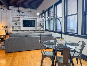 194 Beacon St, Unit 3 in Boston, MA - Foto de edificio - Building Photo