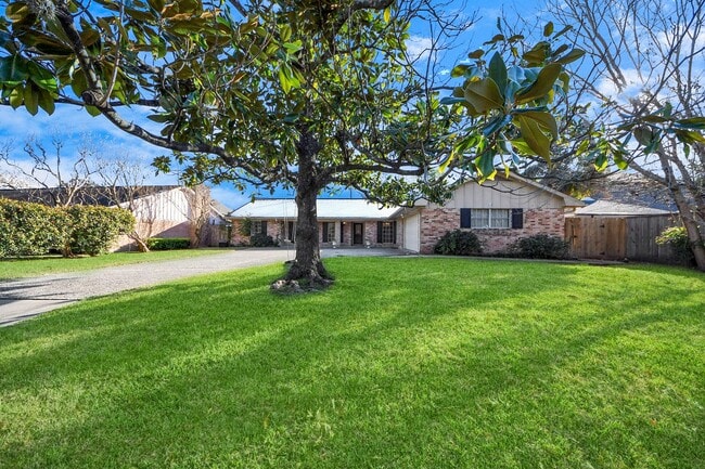 6159 Ella Lee Ln in Houston, TX - Building Photo - Building Photo