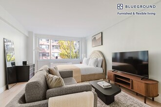 340 E 51st St in New York, NY - Building Photo - Building Photo