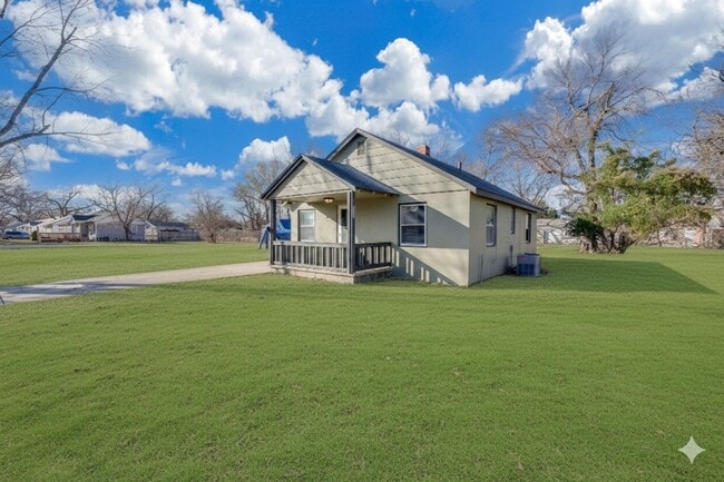 2117 S St Francis Ave in Wichita, KS - Building Photo - Building Photo