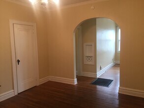 1336 Charleston Ave, Unit 2 in Huntington, WV - Foto de edificio - Building Photo