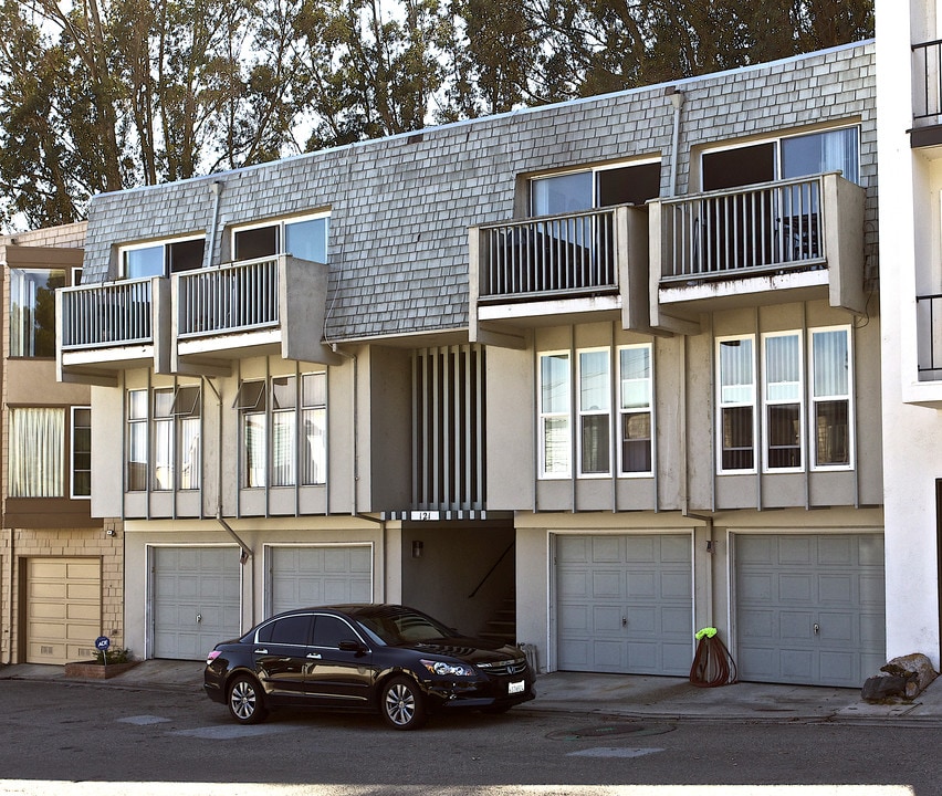 121 Darby Pl in San Bruno, CA - Building Photo