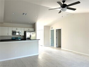 1123 SE 5th Ct in Cape Coral, FL - Building Photo - Building Photo