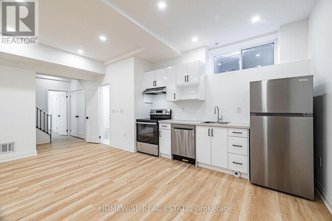 11 Craig Crescent in Toronto, ON - Building Photo - Building Photo