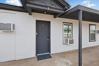 2336 Minnie St, Unit SI ID1514807P in Haltom City, TX - Building Photo - Building Photo