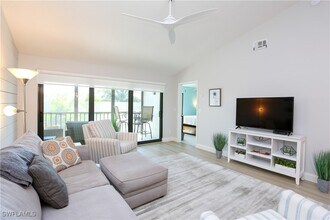 5733 Deauville Cir in Naples, FL - Building Photo - Building Photo