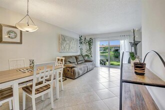 9949 Twin Lakes Dr in Coral Springs, FL - Building Photo - Building Photo