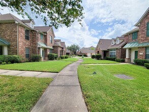 206 Whispering Ridge Terrace in Houston, TX - Building Photo - Building Photo