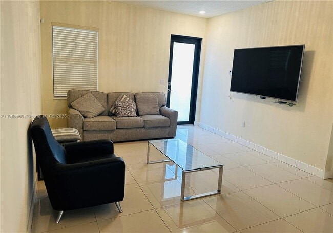 7855 NW 104th Ave, Unit 5 in Doral, FL - Building Photo - Building Photo