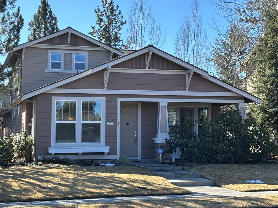 19599 Lost Lake Dr in Bend, OR - Building Photo