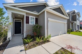 207 Airlie Vista Ln in Holly Ridge, NC - Building Photo - Building Photo