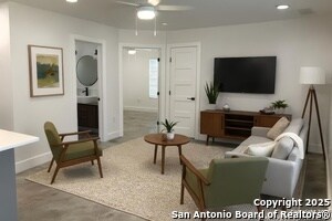 423 W Woodlawn Ave in San Antonio, TX - Building Photo