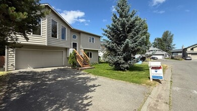 320 Peppertree Loop in Anchorage, AK - Building Photo - Building Photo