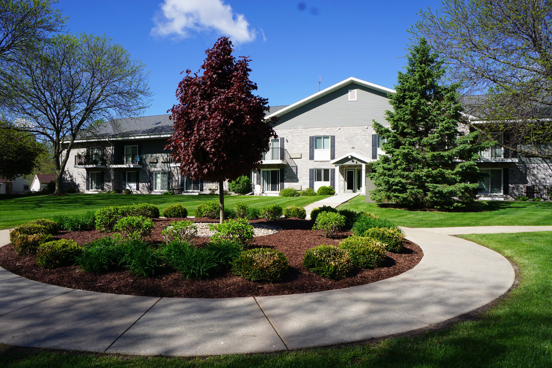 Oakbridge Court Apartments in Madison, WI - Building Photo