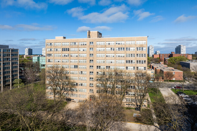 Gunsaulus Hall Apartments in Chicago, IL - Building Photo - Building Photo