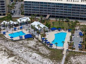 7205 Thomas Dr in Panama City Beach, FL - Foto de edificio - Building Photo