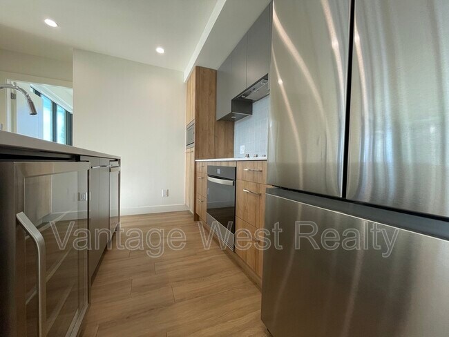 3699-3699 Capozzi Rd in Kelowna, BC - Building Photo - Building Photo