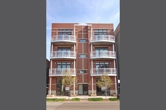 2250 W Foster Ave in Chicago, IL - Building Photo - Building Photo