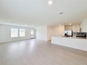 6 Riverwood Circle Ct in Angleton, TX - Building Photo - Building Photo