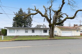 762 SW Levens St in Dallas, OR - Building Photo - Building Photo