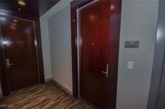 4525 Dean Martin Dr, Unit 910 in Las Vegas, NV - Building Photo - Building Photo