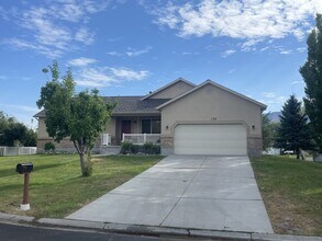 134 Lakeview Dr in Stansbury Park, UT - Building Photo - Building Photo
