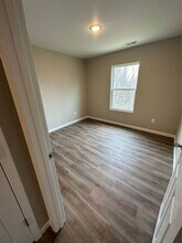 215 Cane Creek Ln in Jackson, MO - Foto de edificio - Building Photo