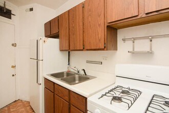 3011 N Racine Ave in Chicago, IL - Building Photo - Building Photo