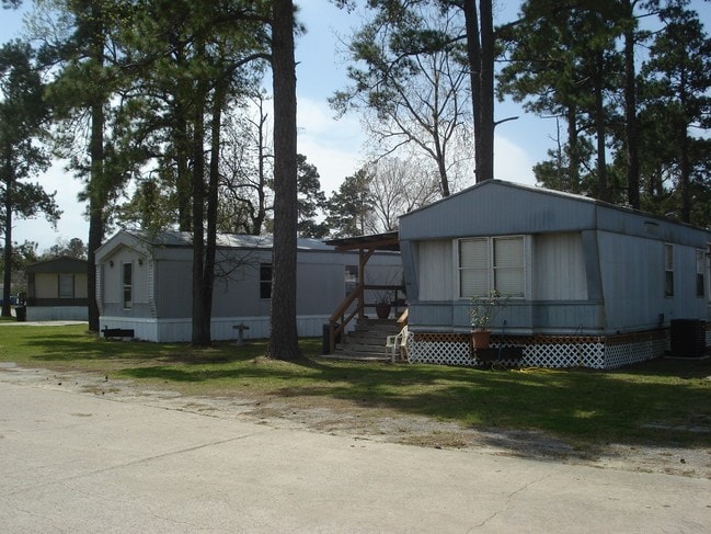 Forest Hollow Manufactured Home Community in Beaumont, TX - Building Photo - Building Photo