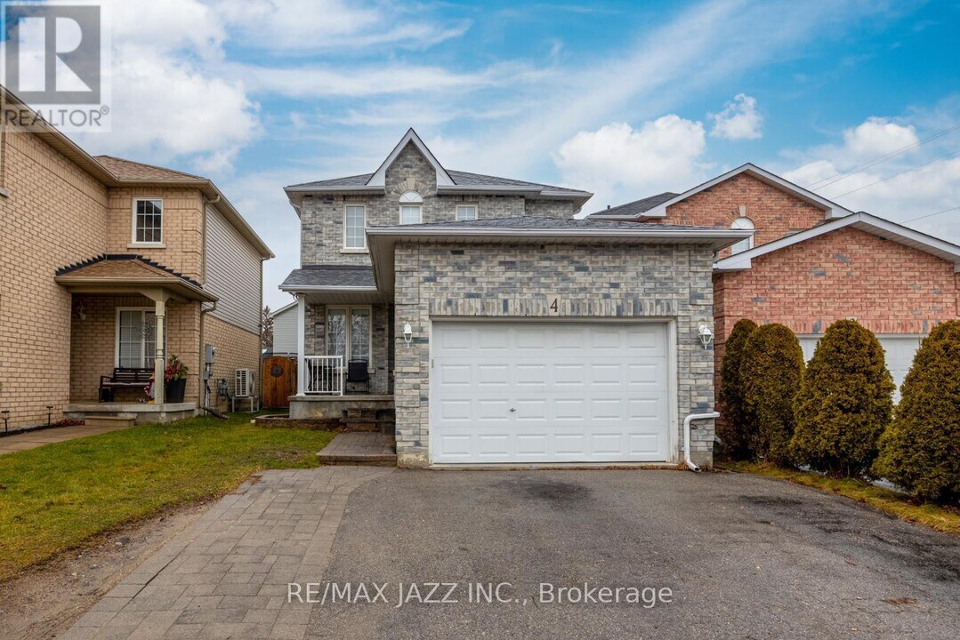 4 Daiseyfield Ave in Courtice, ON - Building Photo