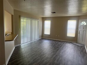 7266 Pond Cir in Spring Hill, FL - Building Photo - Building Photo