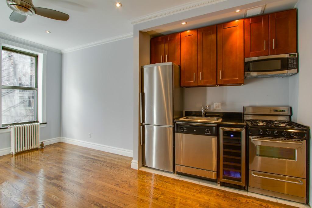 336 E 18th St in New York, NY - Building Photo