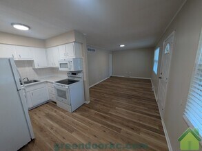 403 Holiday Dr in Belton, MO - Building Photo - Building Photo