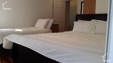 27 Brackett St, Unit 1 in Boston, MA - Building Photo - Building Photo