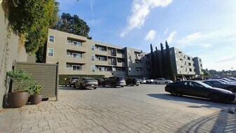 Carmel Heights Apartments in Los Angeles, CA - Building Photo