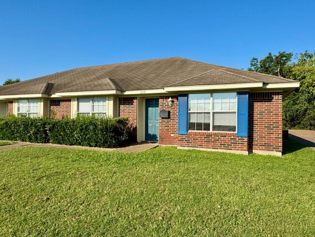 210 Cathy Dr in Robinson, TX - Building Photo - Building Photo