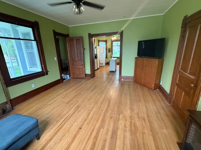 204 Market St, Unit A in Deforest, WI - Foto de edificio - Building Photo