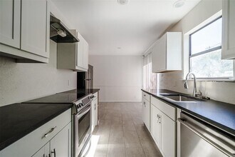 2106 Lamplight Village Cir in Austin, TX - Building Photo - Building Photo