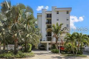 660 Golden Gate Point in Sarasota, FL - Foto de edificio