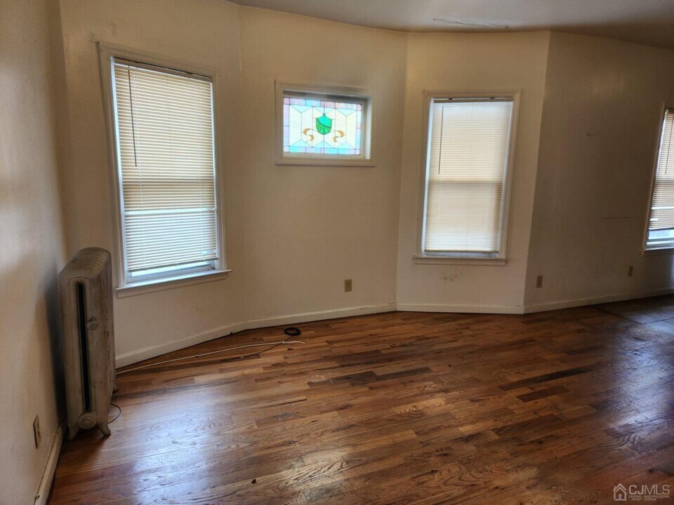 68 Llewellyn Ave-Unit -2nd in West Orange, NJ - Building Photo