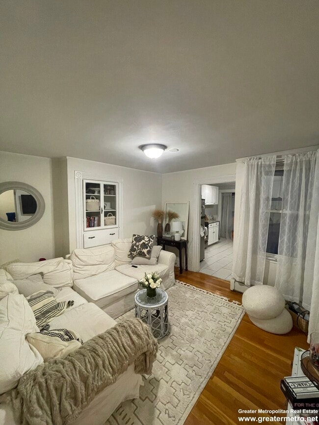 764 E 8th St, Unit 3 in Boston, MA - Foto de edificio - Building Photo