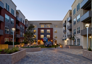 Delaware Pacific Family Apartments in San Mateo, CA - Foto de edificio - Building Photo